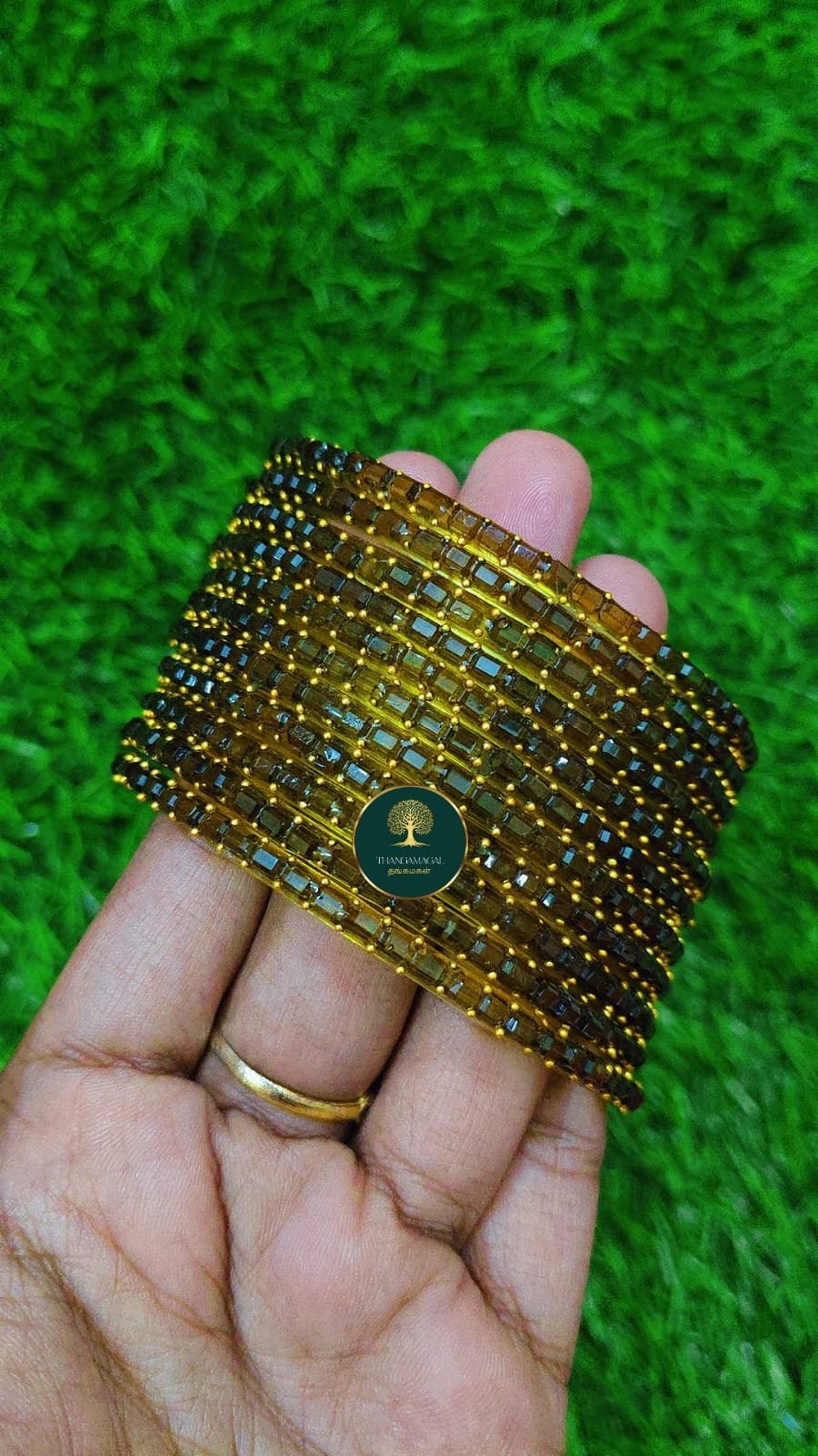 Biscuit crystals bangles